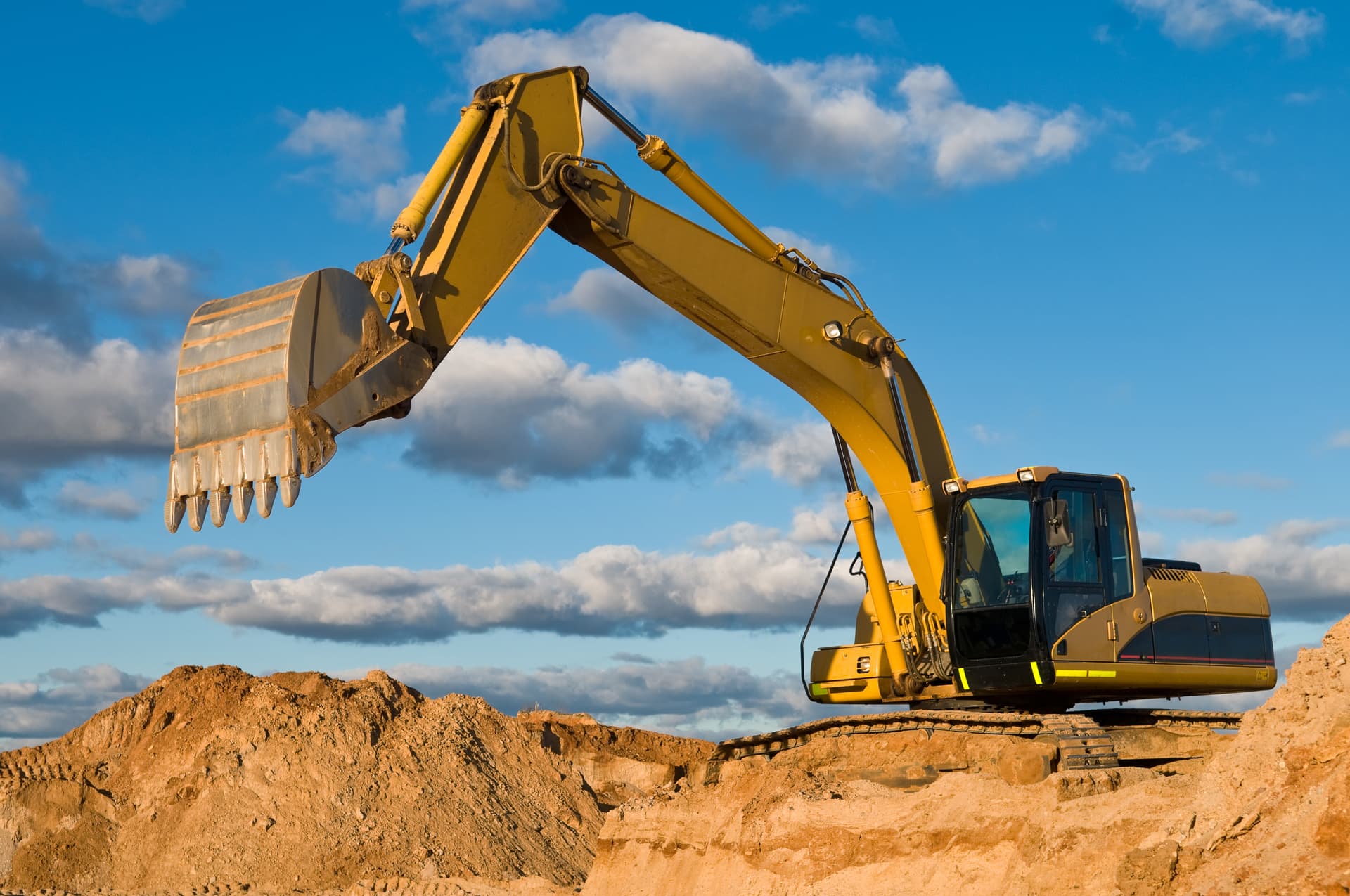 Especialistas en excavaciones, movimientos de tierra y transportes